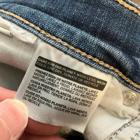 Levi classic faded capris - Picture 3 of 9